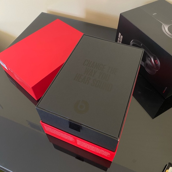 NEW Beats Solo2 Wired On-Ear Headphones-Black - Picture 6 of 7